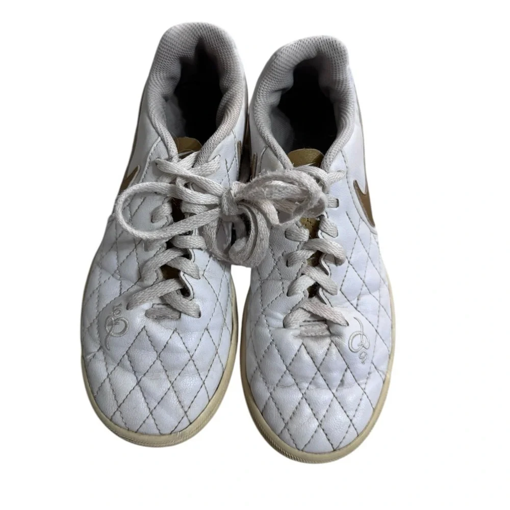 Nike Tempo X Shoes, Youth sz 2y white and gold ks1